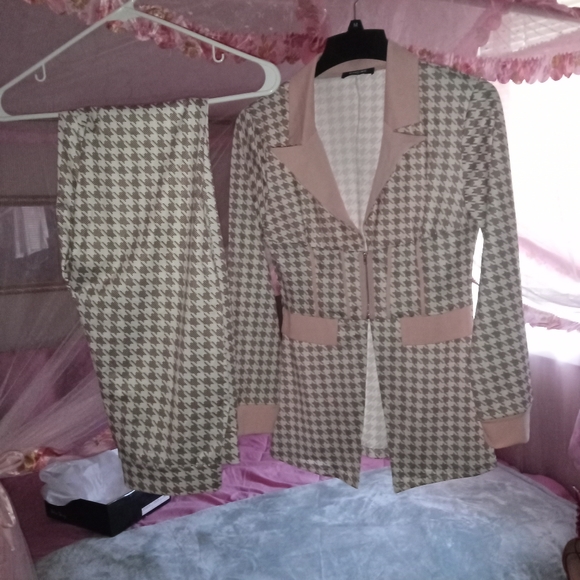 Shoes and purses - Picture 14 of 15